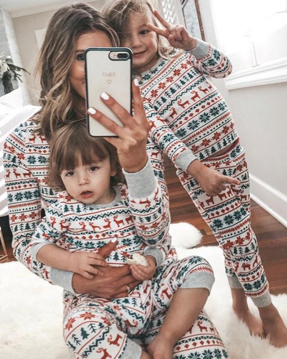 Christmas Deer Snowflake Print Pajamas