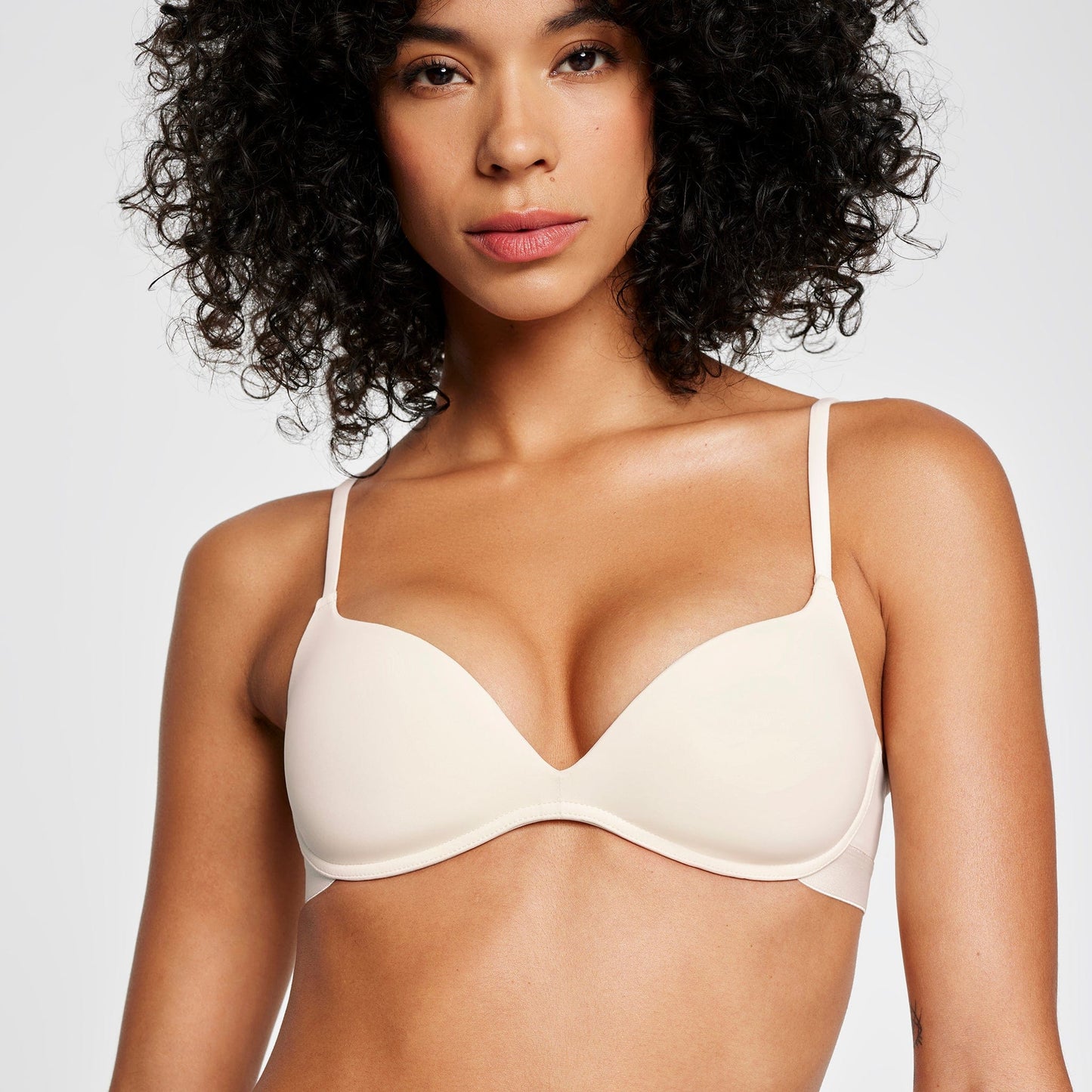 Wire-free lifting bra